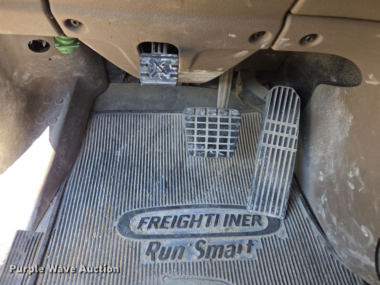 image for item DU7956 2018 Freightliner Cascadia semi truck