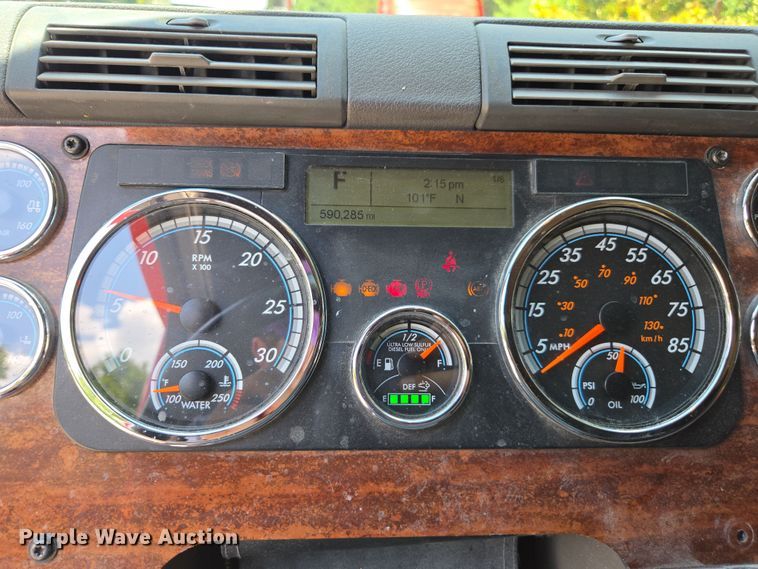 image for item DU7956 2018 Freightliner Cascadia semi truck