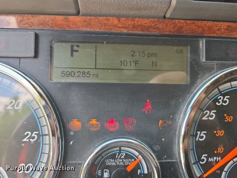 image for item DU7956 2018 Freightliner Cascadia semi truck