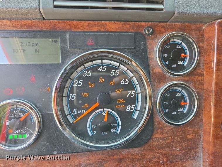 image for item DU7956 2018 Freightliner Cascadia semi truck