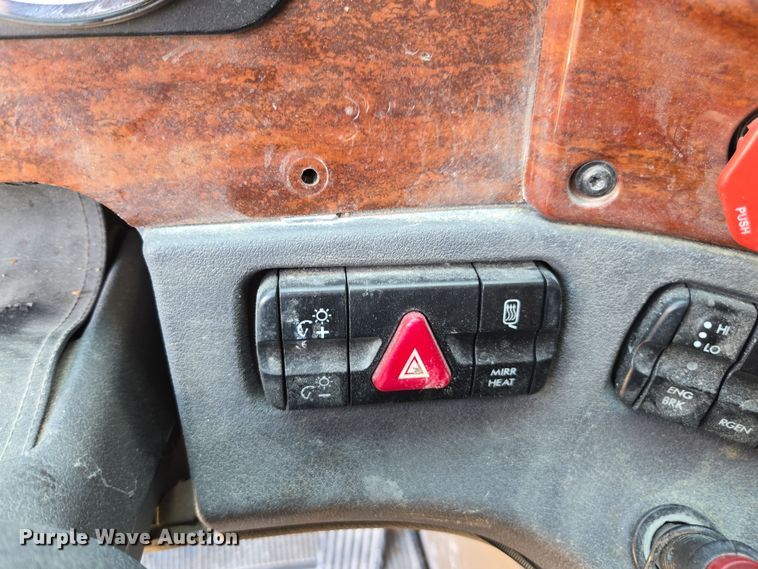 image for item DU7956 2018 Freightliner Cascadia semi truck