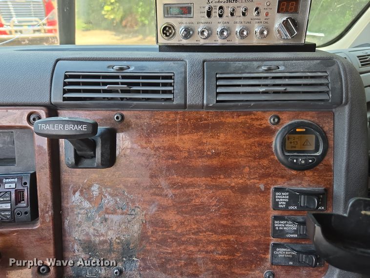 image for item DU7956 2018 Freightliner Cascadia semi truck