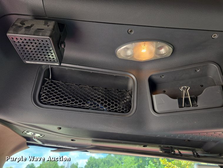 image for item DU7956 2018 Freightliner Cascadia semi truck