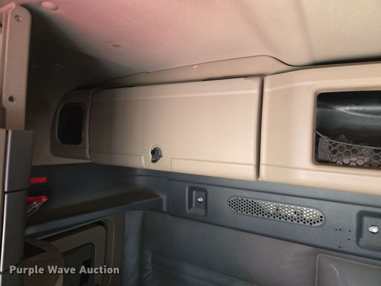 image for item DU7956 2018 Freightliner Cascadia semi truck