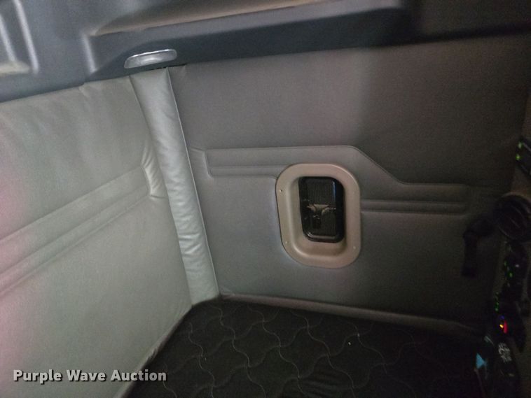 image for item DU7956 2018 Freightliner Cascadia semi truck