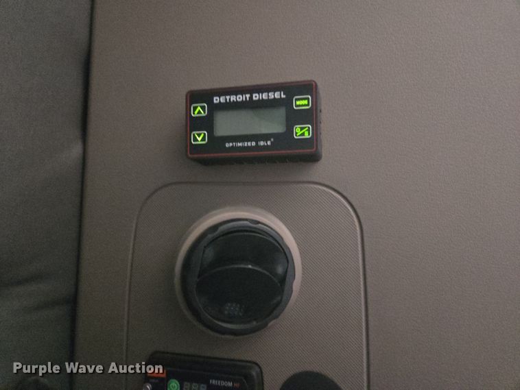 image for item DU7956 2018 Freightliner Cascadia semi truck