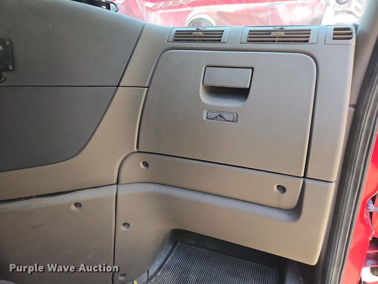 image for item DU7956 2018 Freightliner Cascadia semi truck