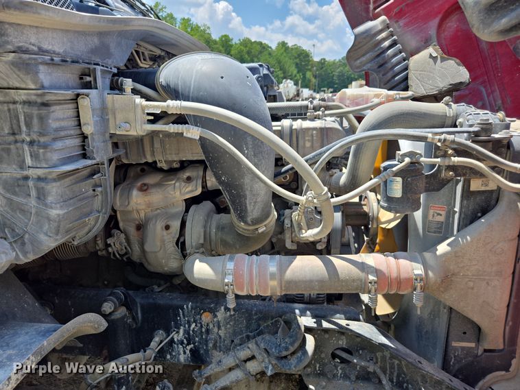 image for item DU7956 2018 Freightliner Cascadia semi truck