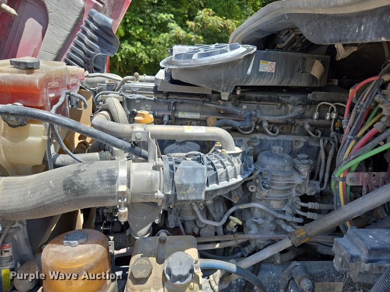 image for item DU7956 2018 Freightliner Cascadia semi truck