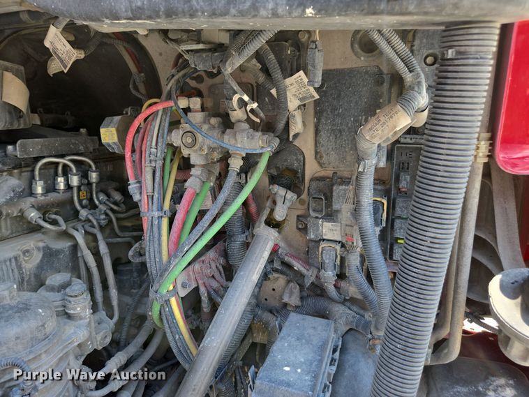 image for item DU7956 2018 Freightliner Cascadia semi truck