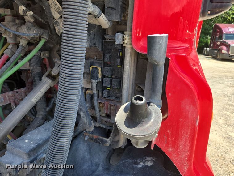 image for item DU7956 2018 Freightliner Cascadia semi truck