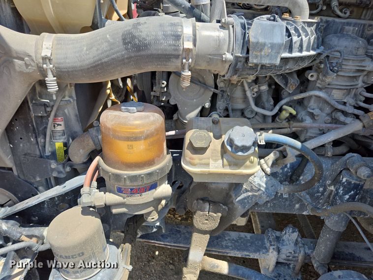 image for item DU7956 2018 Freightliner Cascadia semi truck