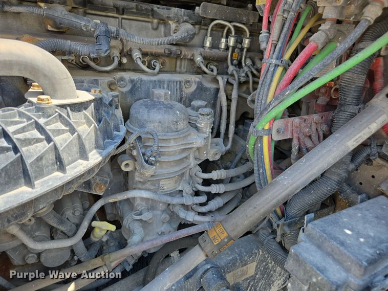 image for item DU7956 2018 Freightliner Cascadia semi truck