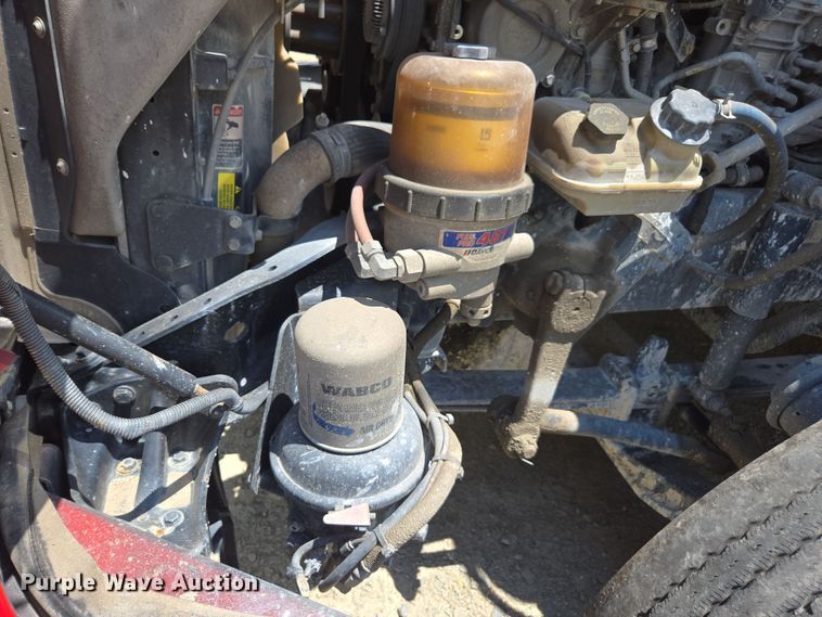 image for item DU7956 2018 Freightliner Cascadia semi truck