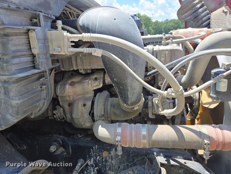 image for item DU7956 2018 Freightliner Cascadia semi truck