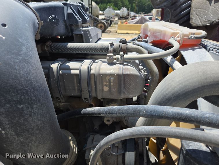 image for item DU7956 2018 Freightliner Cascadia semi truck