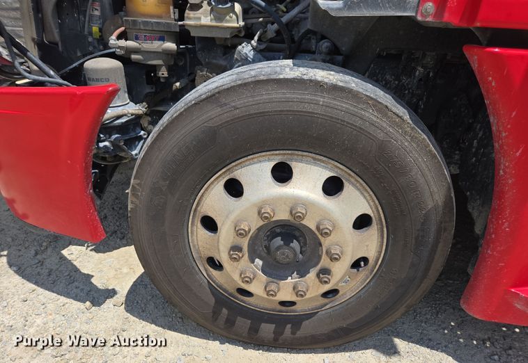 image for item DU7956 2018 Freightliner Cascadia semi truck