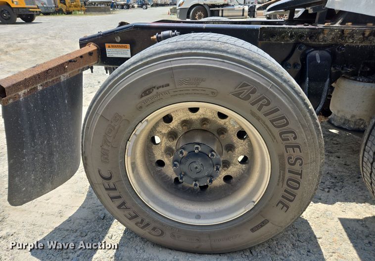 image for item DU7956 2018 Freightliner Cascadia semi truck