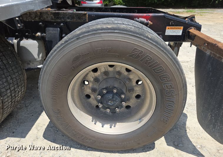 image for item DU7956 2018 Freightliner Cascadia semi truck