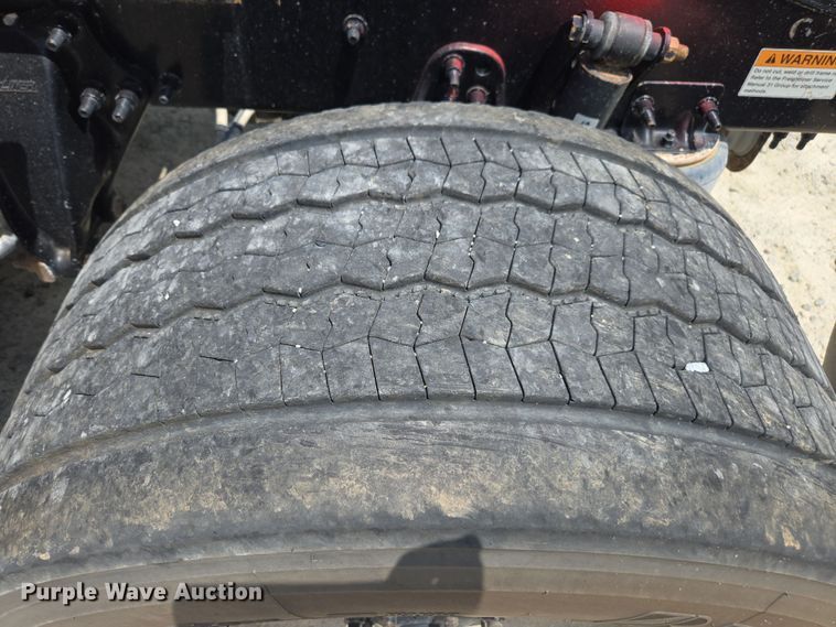 image for item DU7956 2018 Freightliner Cascadia semi truck