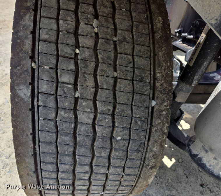 image for item DU7956 2018 Freightliner Cascadia semi truck