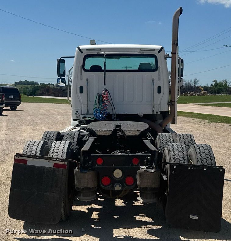 image for item DU9098 2010 Freightliner Business Class M2 semi truck