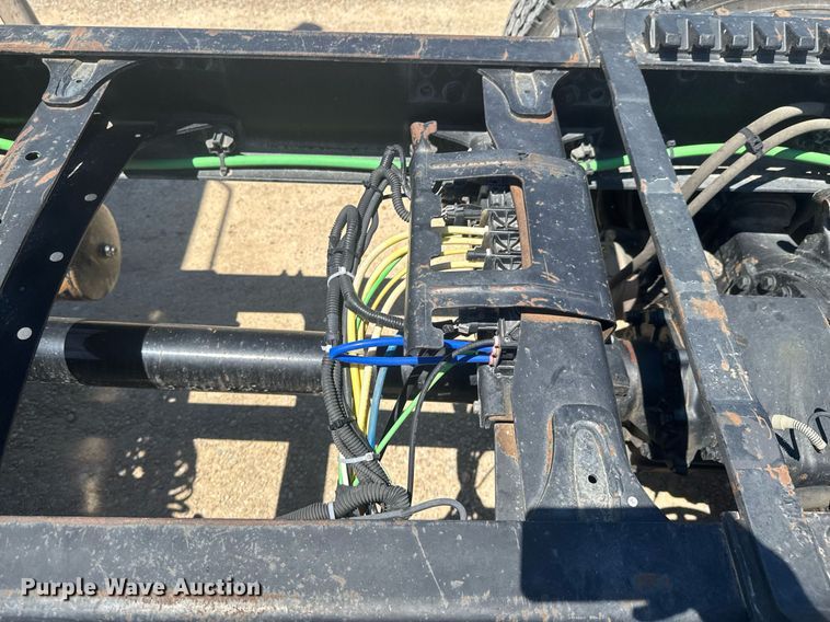 image for item DU9098 2010 Freightliner Business Class M2 semi truck