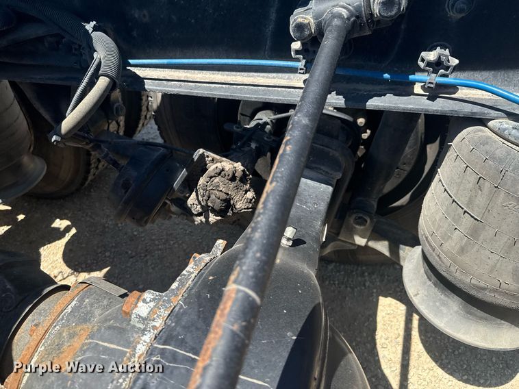 image for item DU9098 2010 Freightliner Business Class M2 semi truck