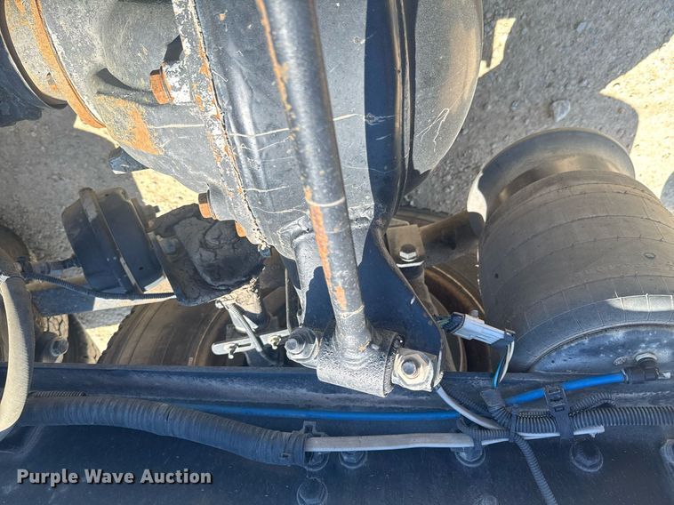 image for item DU9098 2010 Freightliner Business Class M2 semi truck