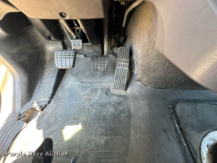 image for item DU9098 2010 Freightliner Business Class M2 semi truck