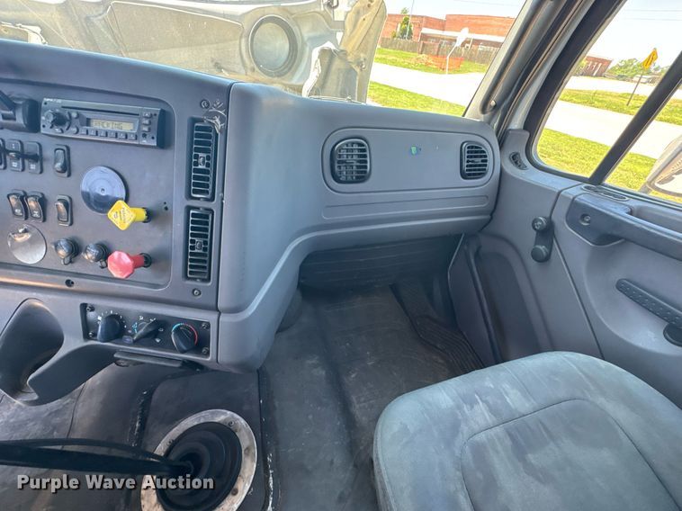 image for item DU9098 2010 Freightliner Business Class M2 semi truck