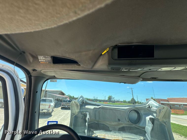 image for item DU9098 2010 Freightliner Business Class M2 semi truck