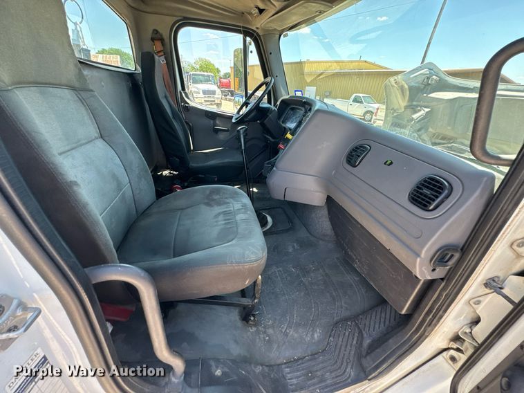 image for item DU9098 2010 Freightliner Business Class M2 semi truck