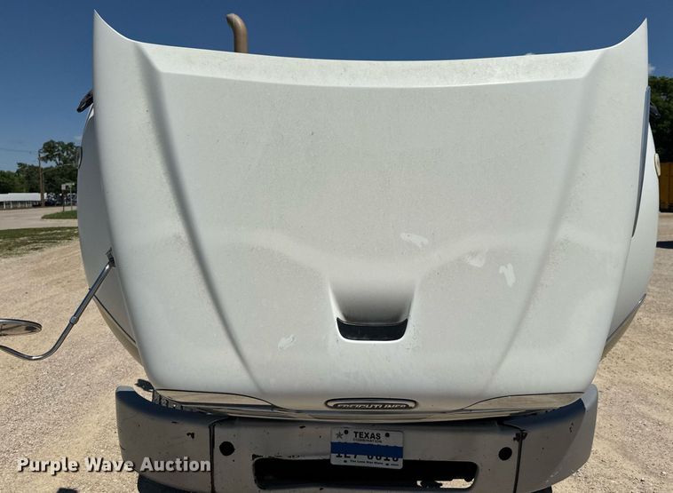 image for item DU9098 2010 Freightliner Business Class M2 semi truck