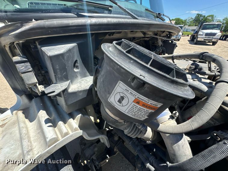 image for item DU9098 2010 Freightliner Business Class M2 semi truck