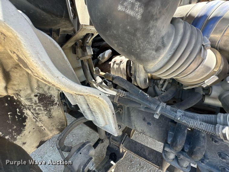 image for item DU9098 2010 Freightliner Business Class M2 semi truck