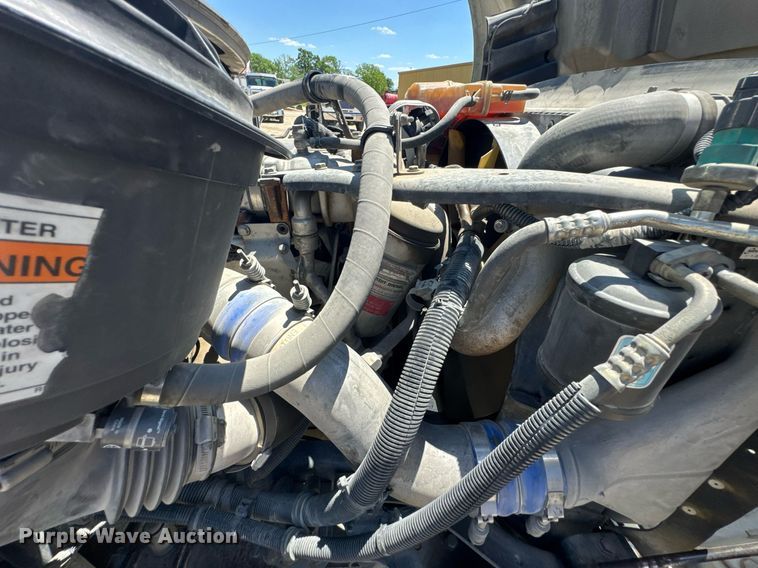 image for item DU9098 2010 Freightliner Business Class M2 semi truck