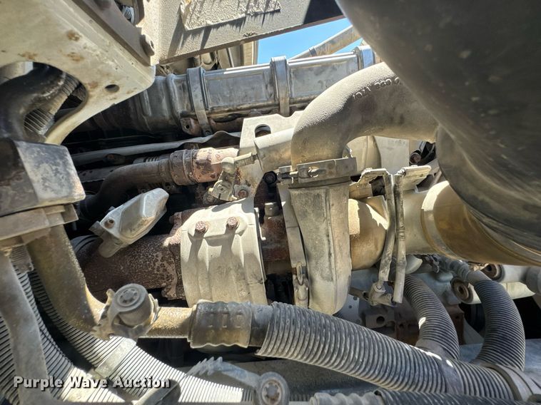 image for item DU9098 2010 Freightliner Business Class M2 semi truck