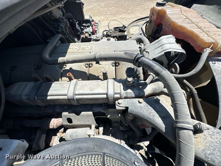 image for item DU9098 2010 Freightliner Business Class M2 semi truck