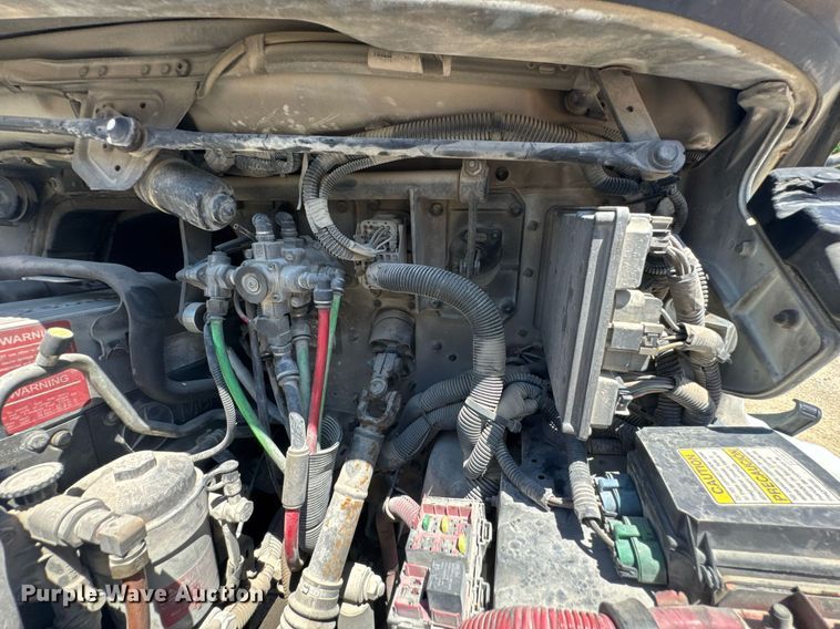 image for item DU9098 2010 Freightliner Business Class M2 semi truck