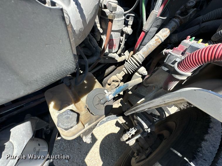 image for item DU9098 2010 Freightliner Business Class M2 semi truck