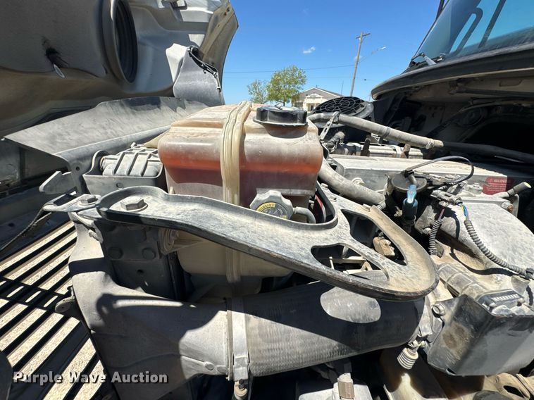 image for item DU9098 2010 Freightliner Business Class M2 semi truck