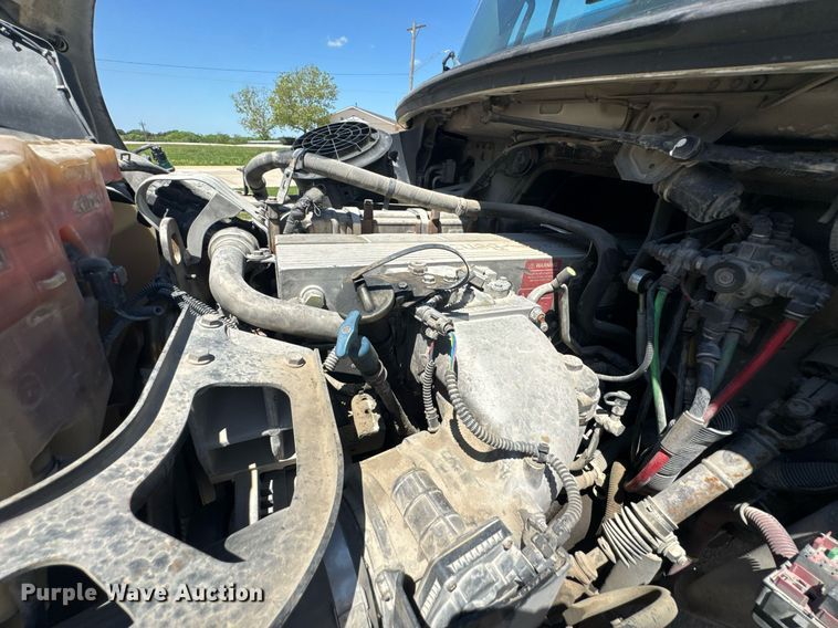 image for item DU9098 2010 Freightliner Business Class M2 semi truck