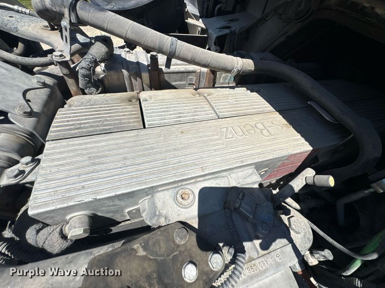 image for item DU9098 2010 Freightliner Business Class M2 semi truck