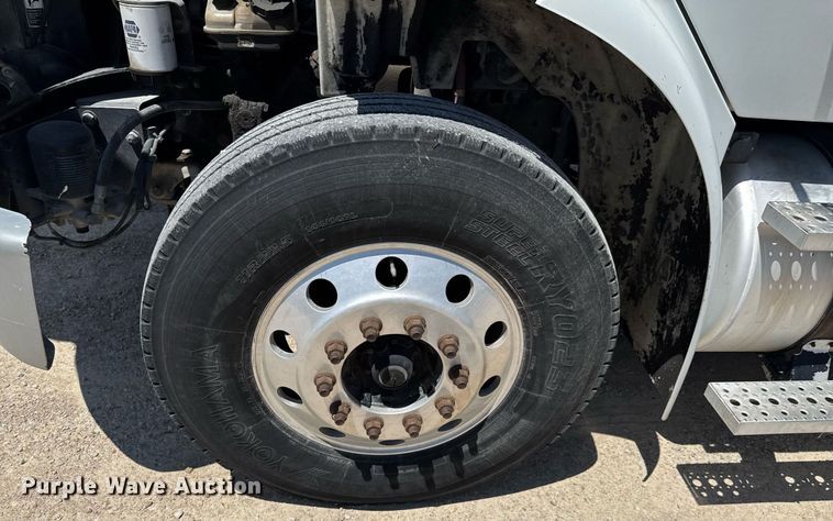 image for item DU9098 2010 Freightliner Business Class M2 semi truck