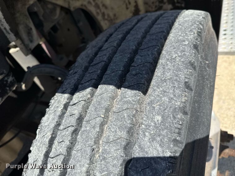 image for item DU9098 2010 Freightliner Business Class M2 semi truck