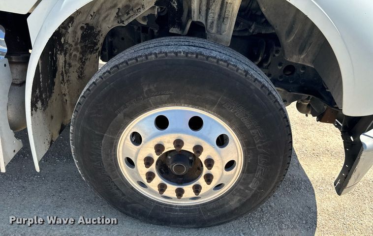 image for item DU9098 2010 Freightliner Business Class M2 semi truck