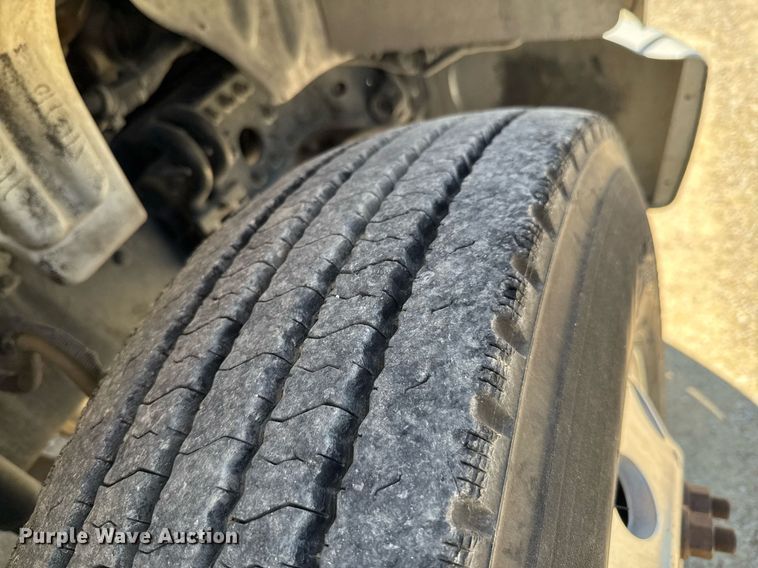 image for item DU9098 2010 Freightliner Business Class M2 semi truck