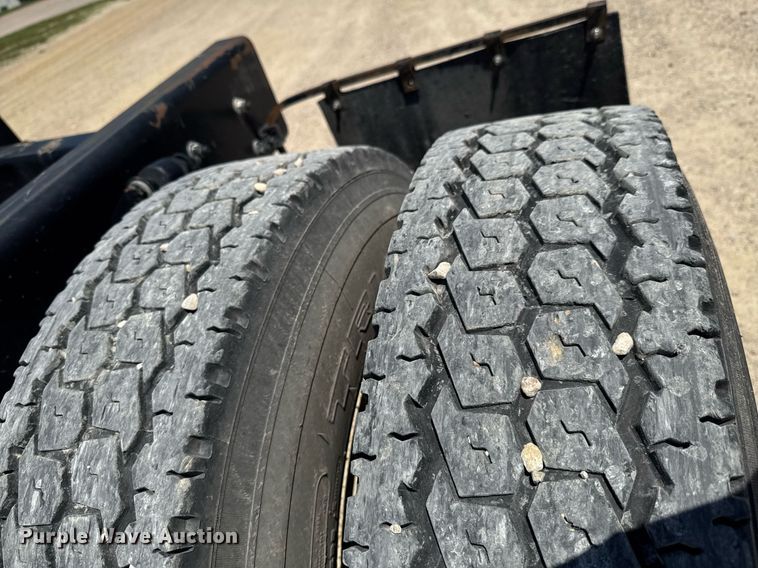 image for item DU9098 2010 Freightliner Business Class M2 semi truck