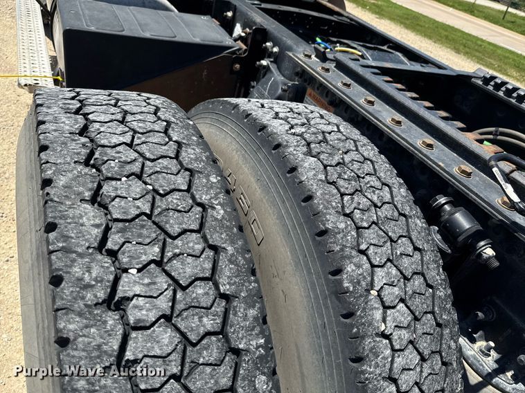 image for item DU9098 2010 Freightliner Business Class M2 semi truck